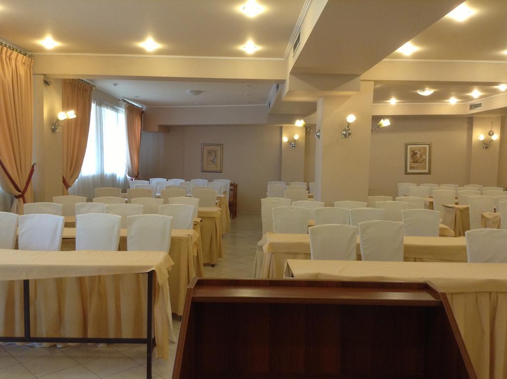 Hotel Orfeas กาลัมปากา ภายนอก รูปภาพ