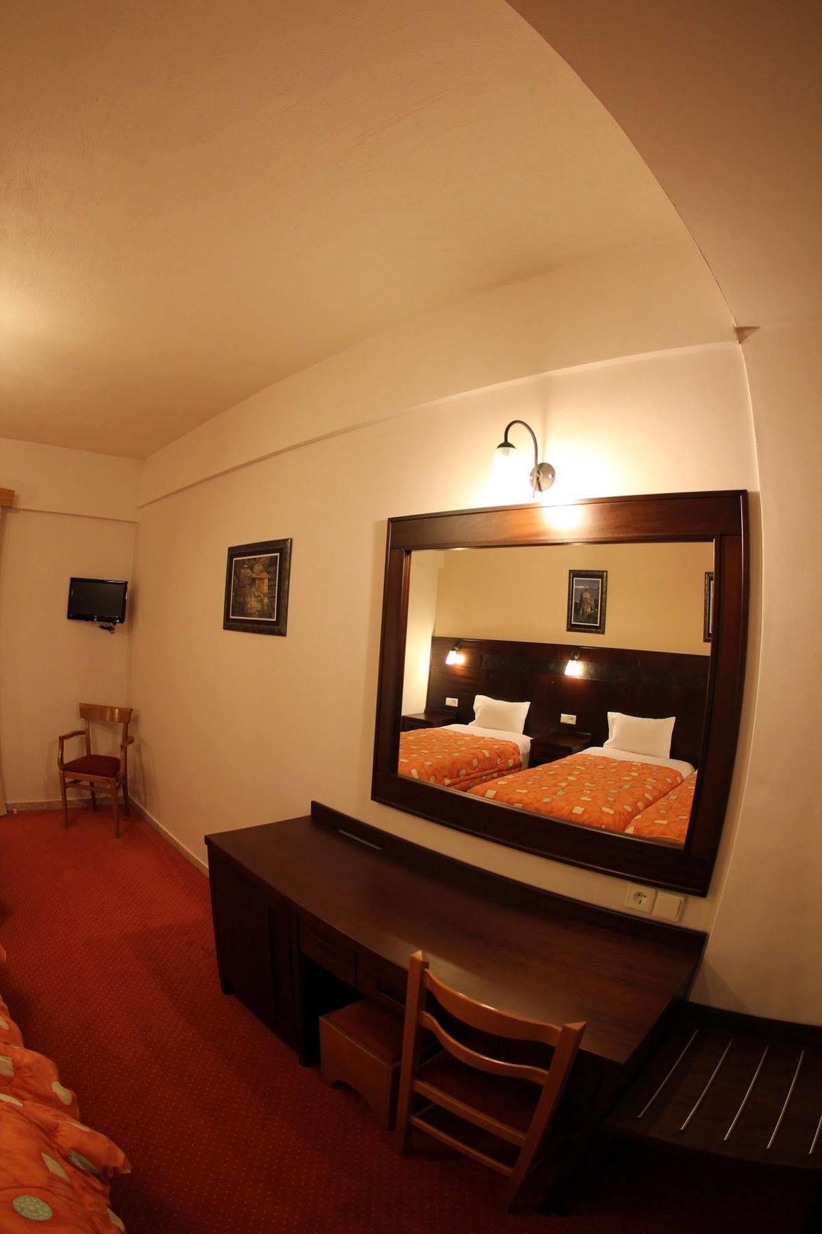 Hotel Orfeas กาลัมปากา ภายนอก รูปภาพ