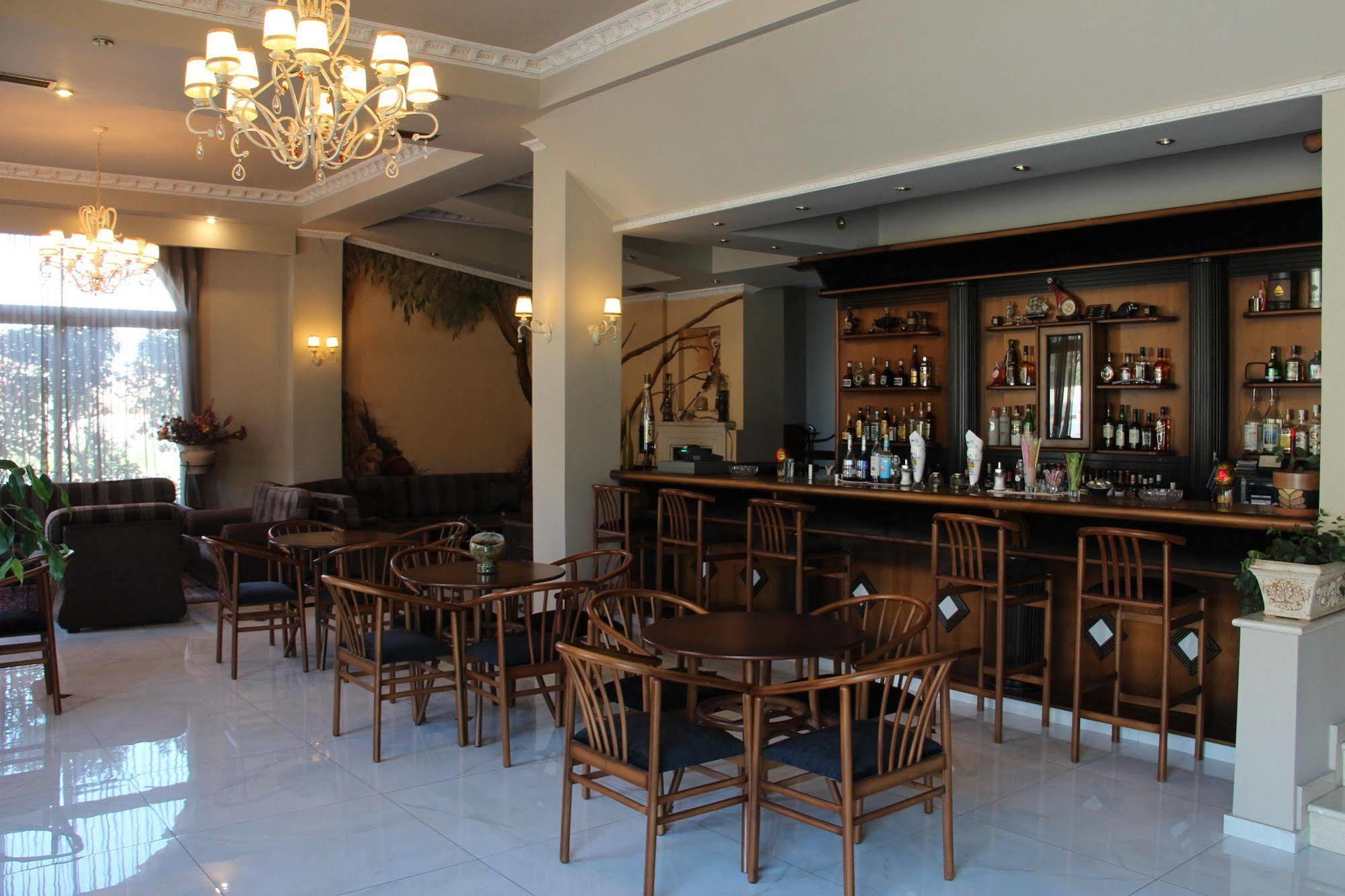 Hotel Orfeas กาลัมปากา ภายนอก รูปภาพ